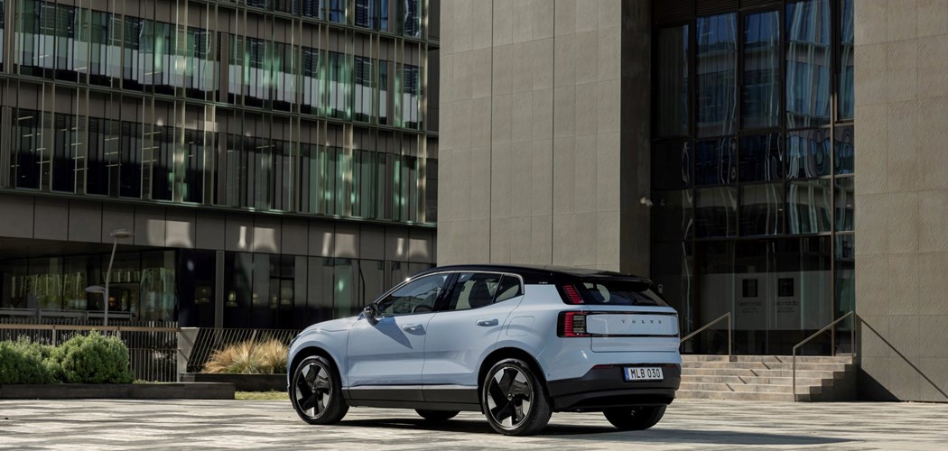 318900 Volvo EX30 Cloud Blue Exterior Reduced 1920x1080